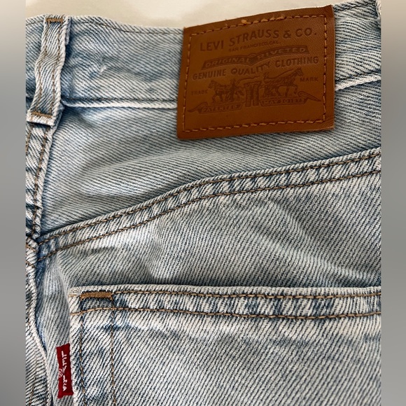 Levis high loose light wash jeans - Picture 4 of 11